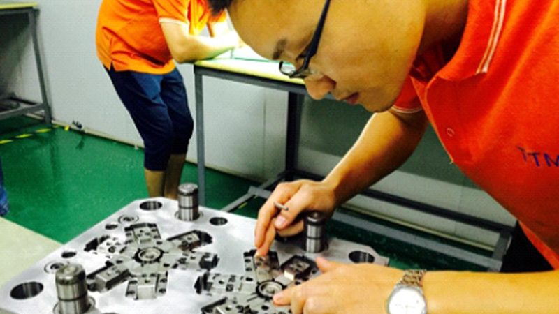 硅胶模具与塑料模具材质参数对比解析**