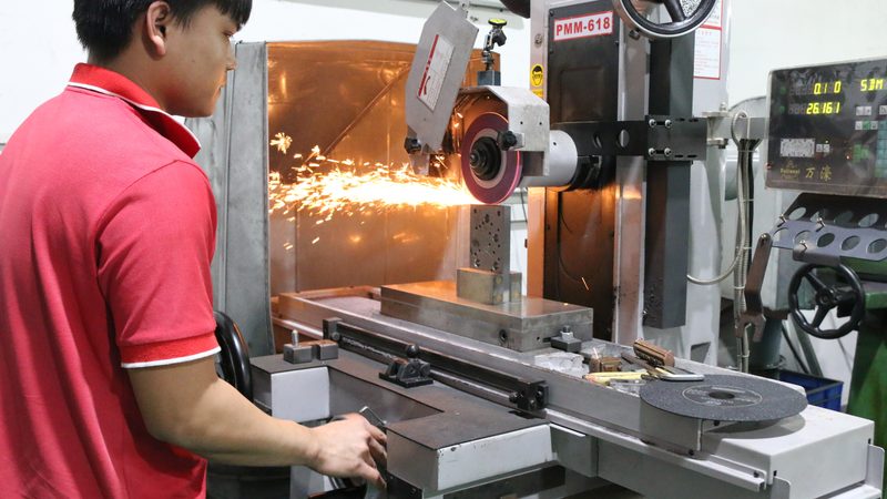 硅胶模具表面喷漆工艺流程详解