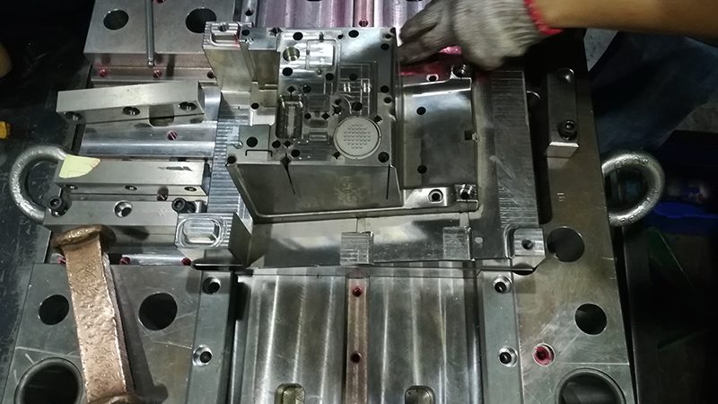 拉伸模具模芯材质选择的关键因素及避免拉毛技巧